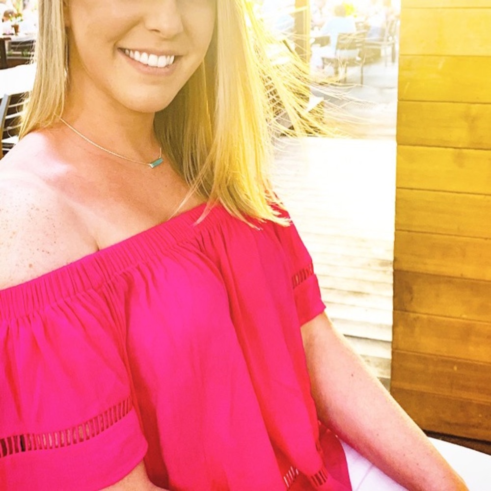 Hot pink crop top 💕🌸